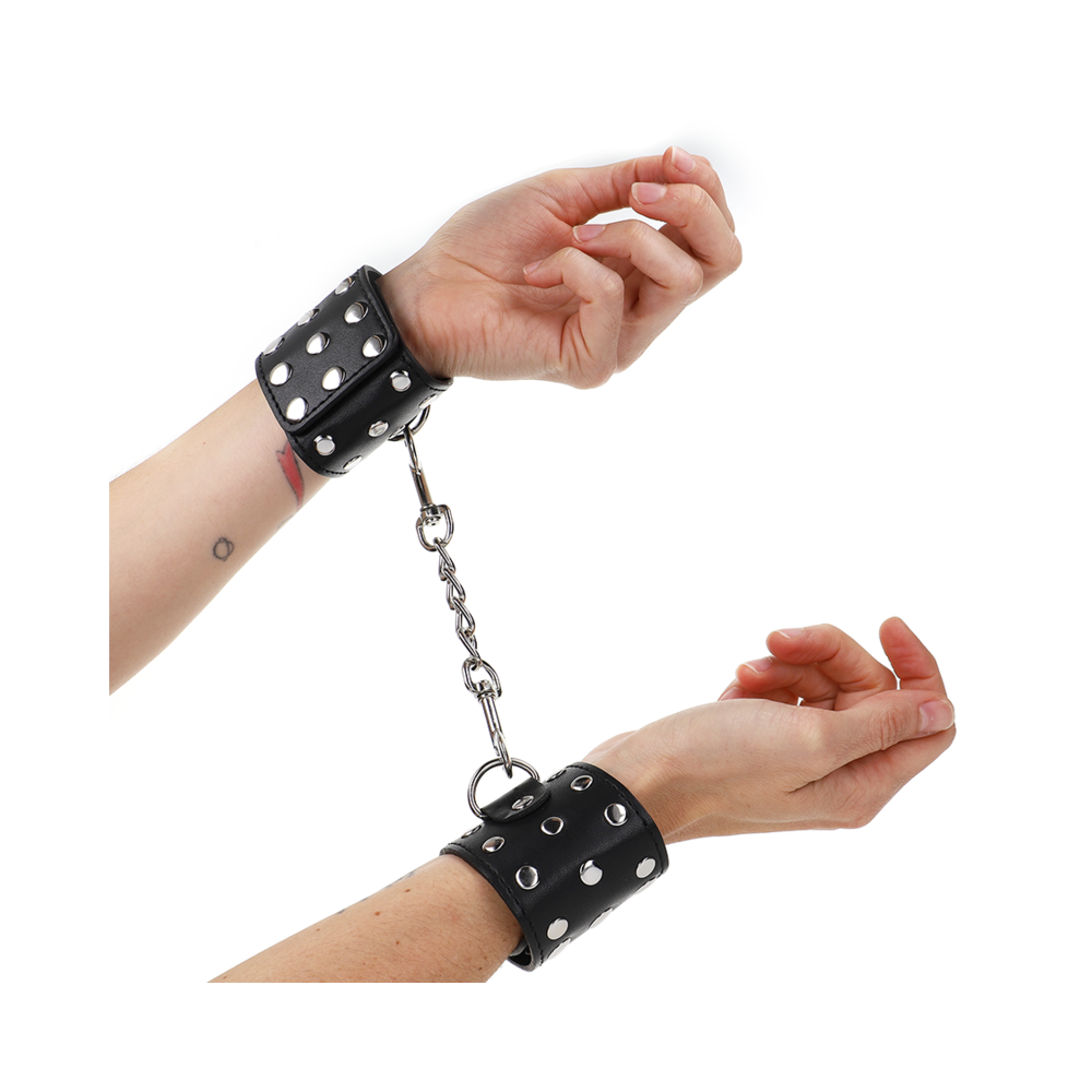 KINK - WRIST RESTRAINTS WITH SNAP FASTEN FULL OF RIVETS BLACK ADJUSTABLE 19-24 CM X 5.5 CM